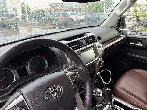Used 2019 Toyota 4Runner Limited AWD/4WD image 9