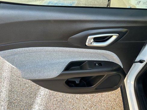 Certified 2025 Jeep Compass Latitude image 34