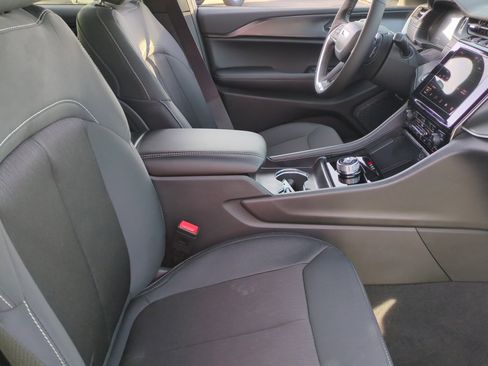 New 2025 Jeep Grand Cherokee Laredo image 19