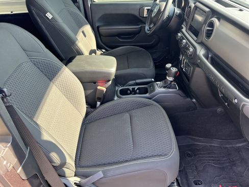 Used 2021 Jeep Wrangler Sport AWD/4WD image 13