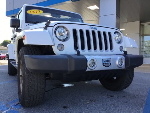 Used 2017 Jeep Wrangler Unlimited Sahara w/ Max Tow Package AWD/4WD image 43