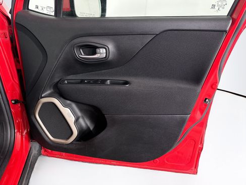 Used 2015 Jeep Renegade Latitude AWD/4WD image 29