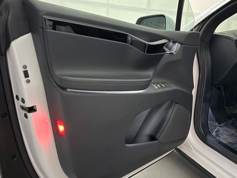 Used 2018 Tesla Model X 75D image 24
