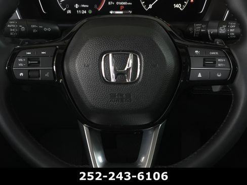 Used 2025 Honda Pilot Touring image 23