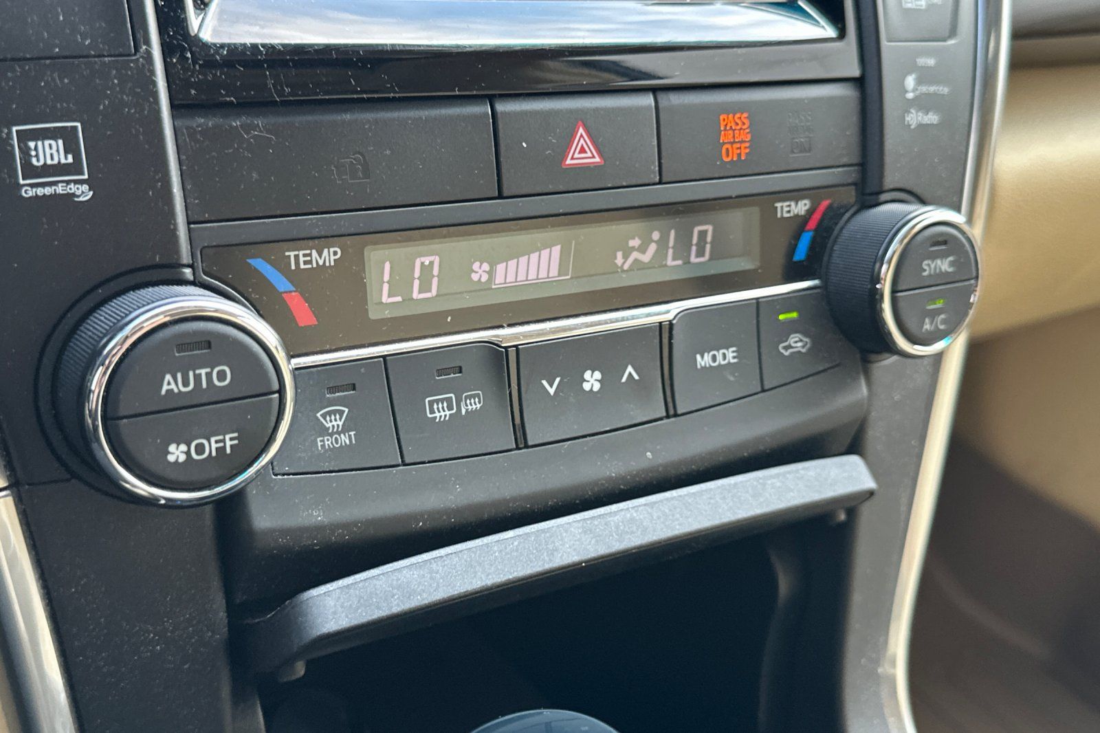 Used 2015 Toyota Camry XLE FWD image 27