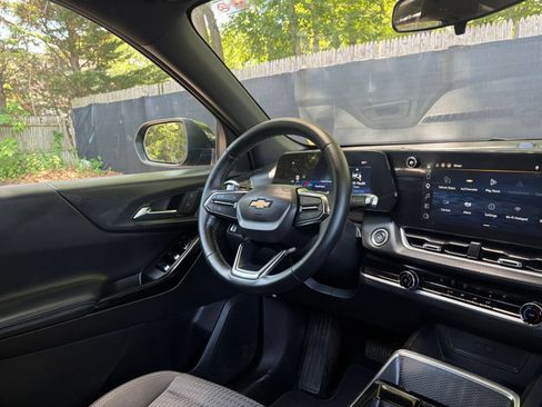 Used 2025 Chevrolet Equinox LT FWD image 29