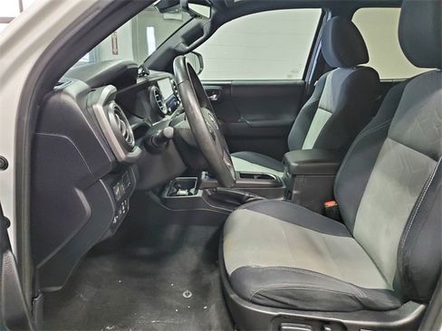 Used 2021 Toyota Tacoma TRD Off-Road image 11