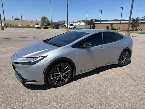 Used 2024 Toyota Prius XLE image 2