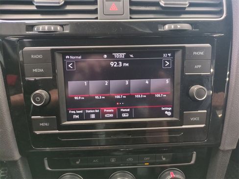 Used 2021 Volkswagen GTI SE image 23