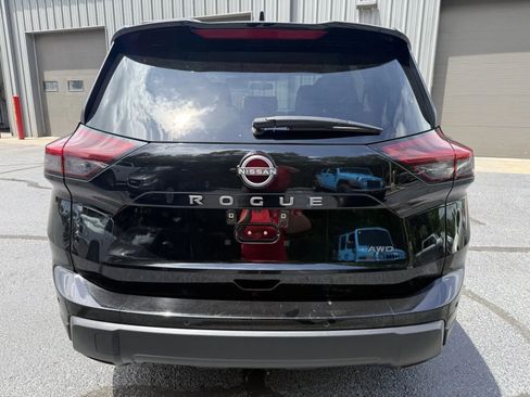 Used 2024 Nissan Rogue S AWD/4WD image 3