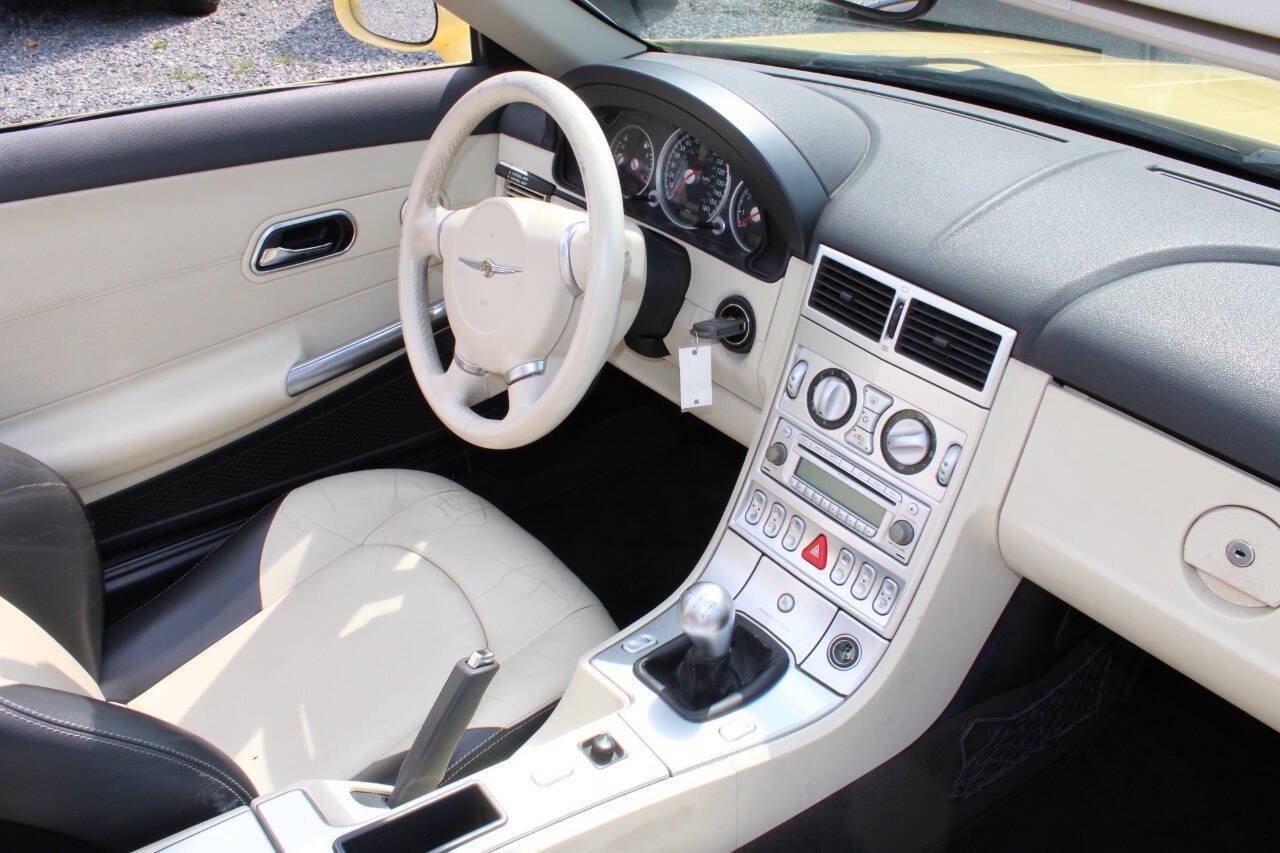 Used 2005 Chrysler Crossfire Limited RWD image 12