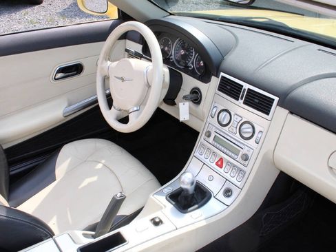 Used 2005 Chrysler Crossfire Limited RWD image 12