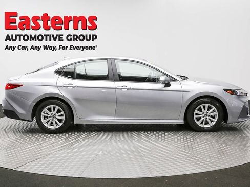 Used 2025 Toyota Camry LE image 4