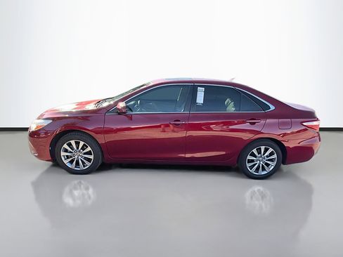Used 2017 Toyota Camry XLE w/ Moonroof Package image 6