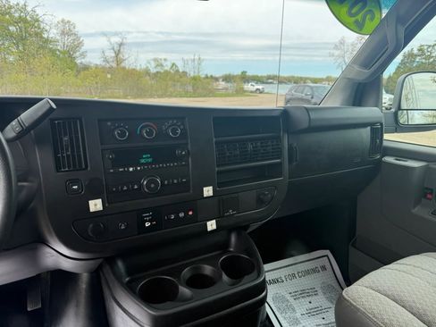 Used 2018 Chevrolet Express 2500 w/ Driver Convenience Package RWD image 11