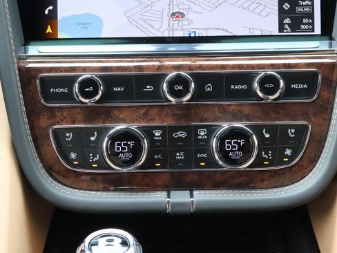 New 2025 Bentley Bentayga Extended Wheelbase image 17