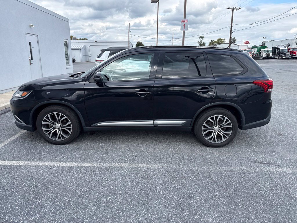 Used 2016 Mitsubishi Outlander SE AWD/4WD image 2