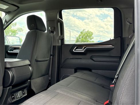 Used 2025 Chevrolet Silverado 1500 LT RWD image 17