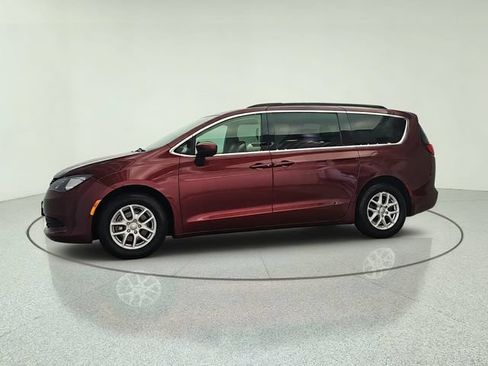 Used 2020 Chrysler Voyager LX w/ Cold Weather Group FWD image 3