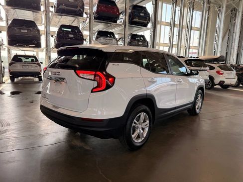 Used 2023 GMC Terrain SLE FWD image 3