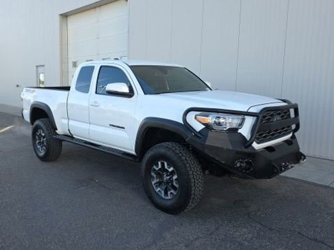 Used 2022 Toyota Tacoma TRD Off-Road image 6