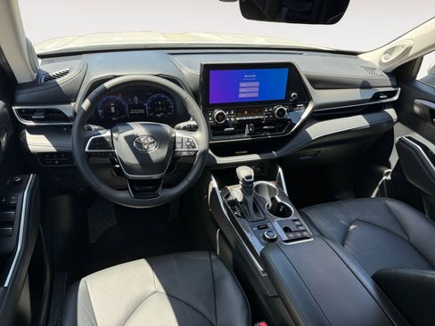 Used 2023 Toyota Highlander Limited AWD/4WD image 15