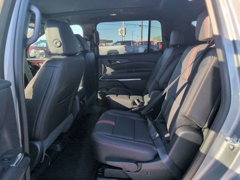 New 2026 Chevrolet Traverse RS image 9