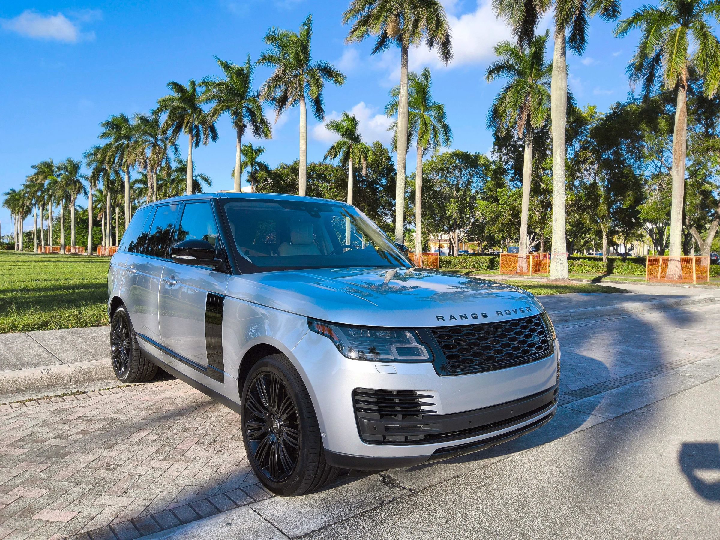 Used 2019 Land Rover Range Rover Supercharged AWD/4WD image 1