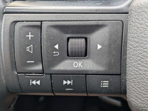 Used 2025 Nissan Rogue SV AWD/4WD image 29
