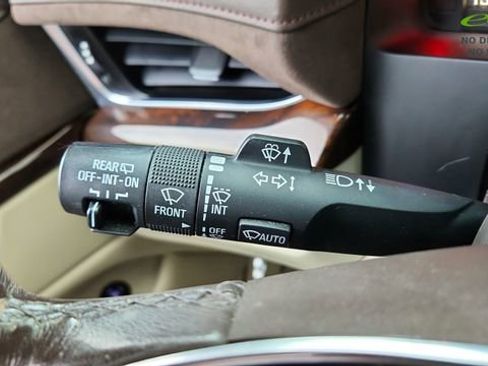 Used 2015 Cadillac Escalade Luxury RWD image 44