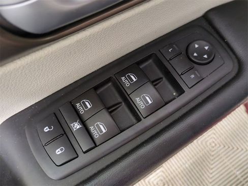 Used 2017 Chrysler Pacifica Touring-L Plus w/ Tire & Wheel Group image 22