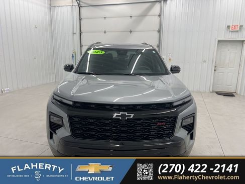 Used 2025 Chevrolet Traverse RS image 7