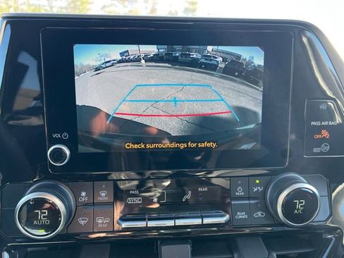 Used 2024 Toyota Highlander LE image 22