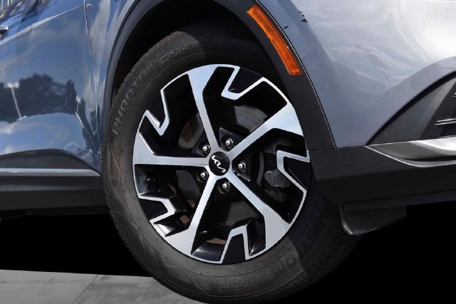 Used 2023 Kia Sportage EX FWD image 3