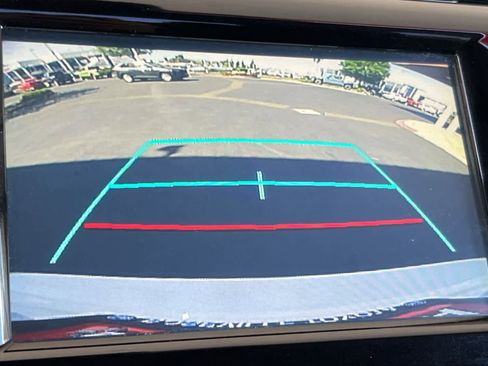 Used 2018 Toyota Camry SE image 19