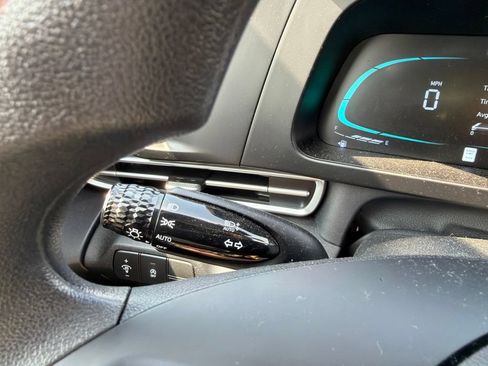 Certified 2025 Hyundai Elantra SE FWD image 29