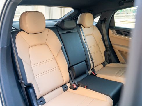 Certified 2025 Porsche Cayenne E-Hybrid Coupe AWD/4WD image 20