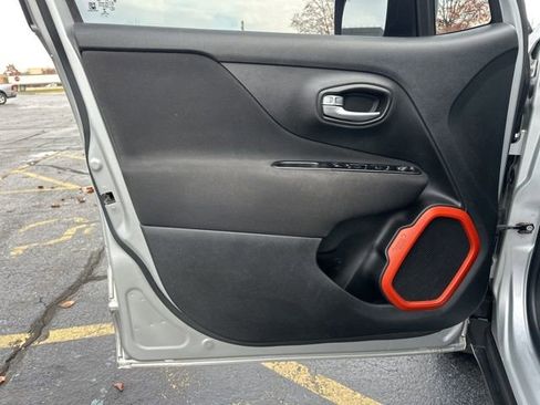 Used 2021 Jeep Renegade Sport image 19