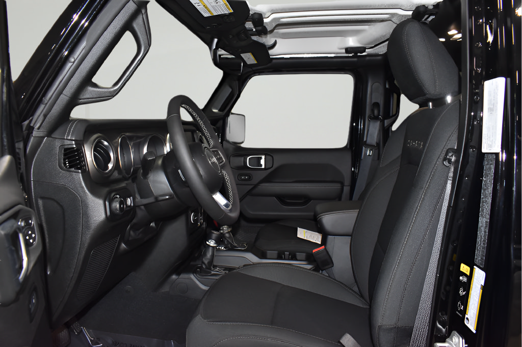 Used 2023 Jeep Wrangler Unlimited Sahara AWD/4WD image 27
