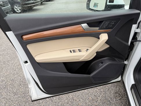 Used 2021 Audi Q5 Premium Plus w/ Premium Plus Package image 8