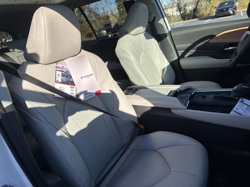 New 2026 Toyota Grand Highlander AWD Hybrid image 37