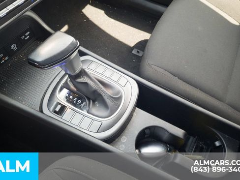 Used 2025 Hyundai Kona SEL FWD image 10