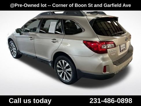 Used 2017 Subaru Outback 2.5i Limited AWD/4WD image 3