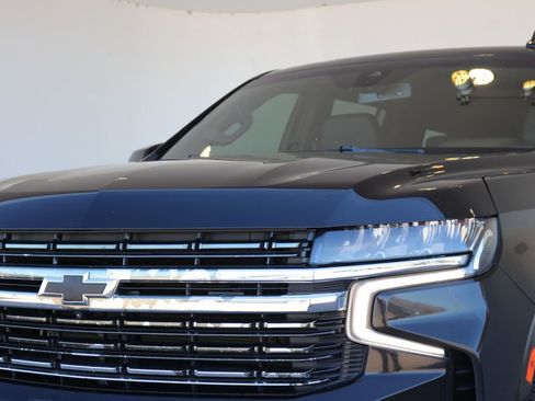 Used 2022 Chevrolet Suburban RST w/ Luxury Package image 11