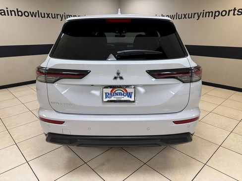 New 2026 Mitsubishi Outlander ES image 5