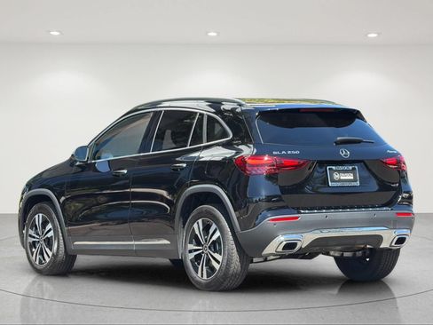 Used 2026 Mercedes-Benz GLA 250 4MATIC image 3