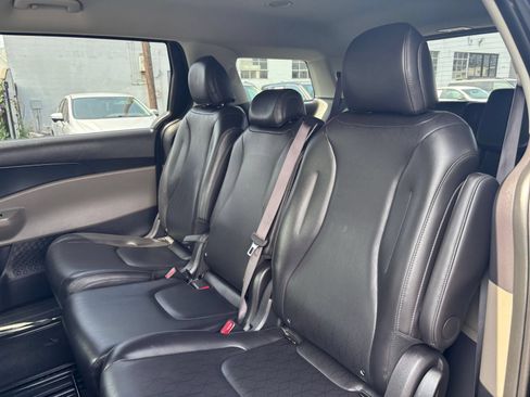 Used 2026 Kia Carnival FWD image 28