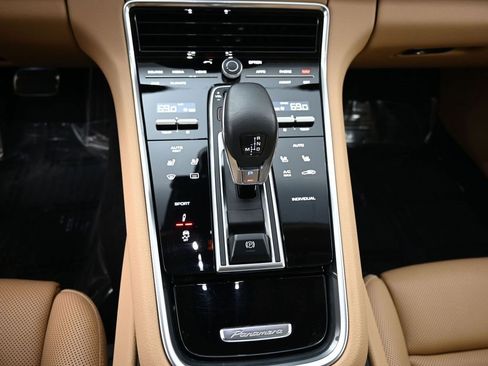 Used 2018 Porsche Panamera 4S image 21