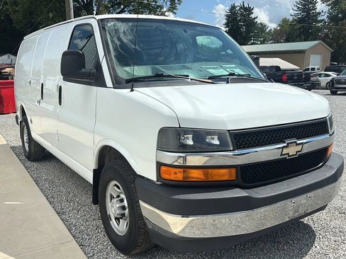 Used 2017 Chevrolet Express 2500 RWD image 9