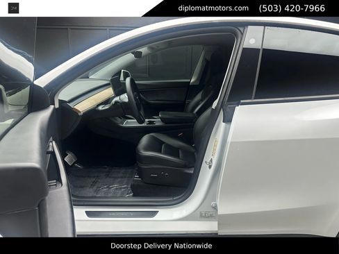 Used 2021 Tesla Model Y Performance image 17